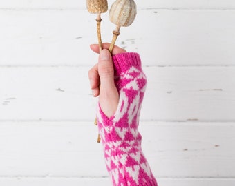 Mirror knitted wrist warmers - bubblegum pink and white