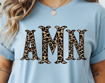 T-shirt personnalisé à imprimé léopard avec initiales, T-shirt monogrammé sur mesure, style boutique