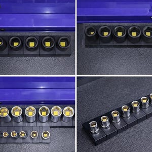 Puede incluir: Una colección de organizadores de enchufes negros con enchufes de varios tamaños. Los enchufes son plateados con interiores amarillos. Los organizadores están dispuestos en un cofre de herramientas azul.