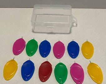 Enhebrador de agujas de plástico de colores Cantidad de 12