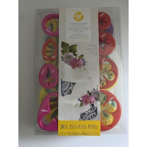 Wilton Gum Paste Flower Cut-Outs Set 24-piece Set in Box, New!
