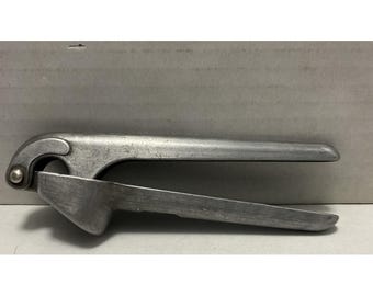 Prensa de ajos vintage de aluminio fundido de 15 cm (6 pulgadas), fabricada en Italia, con rallador fino.