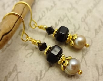 Black Onyx Pearl Earrings: Gold Flower Accent, Vintage Style