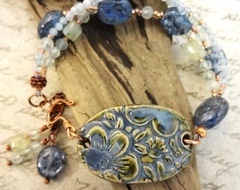Pulsera de cerámica artesanal: Cianita, prehnita, apatita, azul verdoso, cobre.