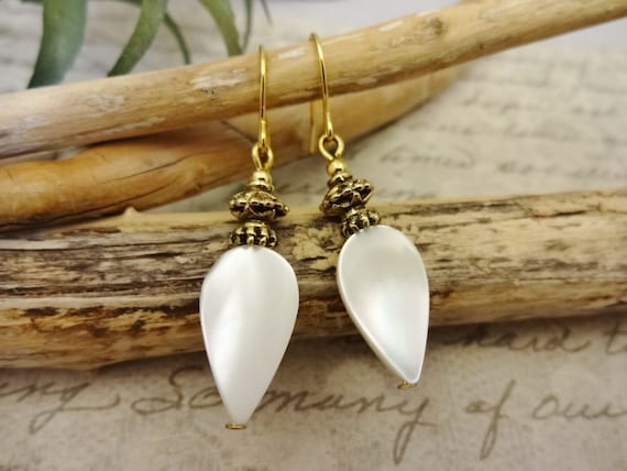 Mother of Pearl Earrings, Bridal Earrings, Teardrop Earrings, White Gemstone Earrings, White Shell Earrings, Gift for Her