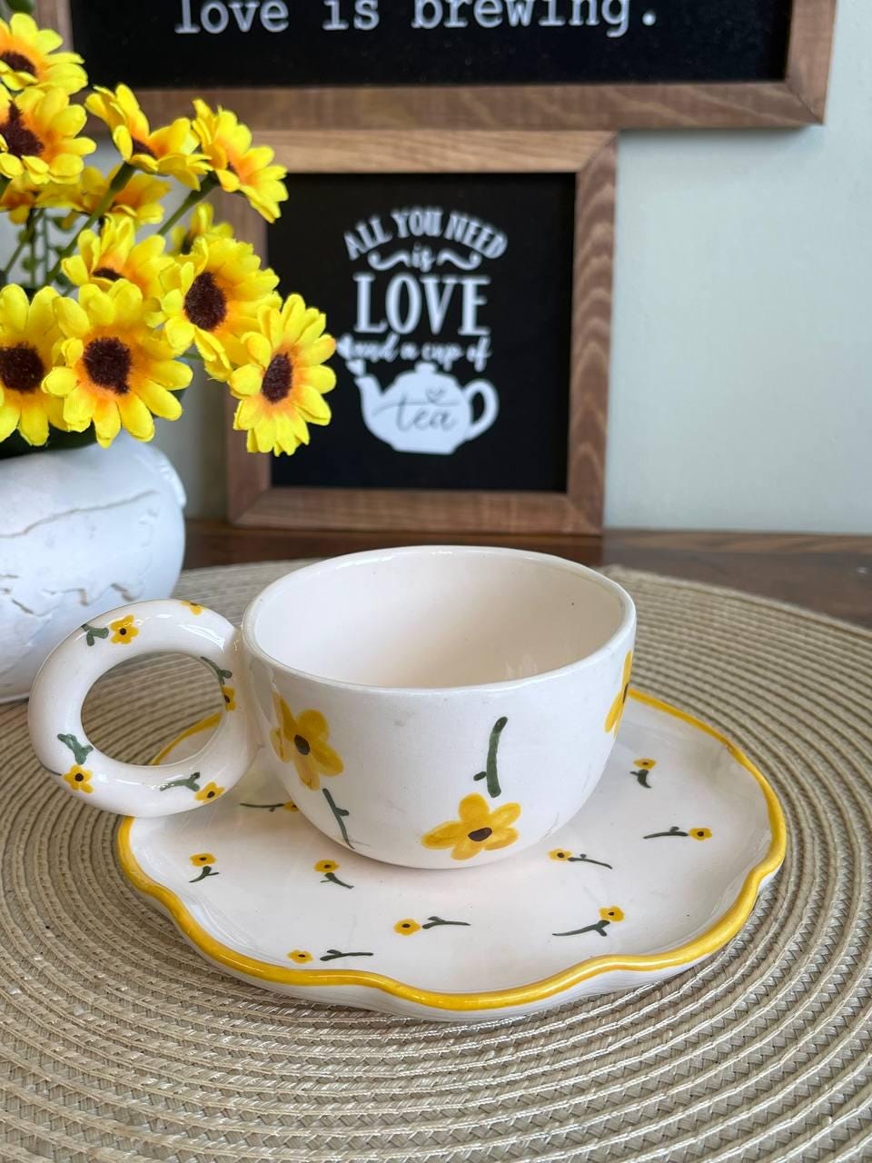 手作りの花柄陶器マグカップとソーサー、ユニークなティーセット 