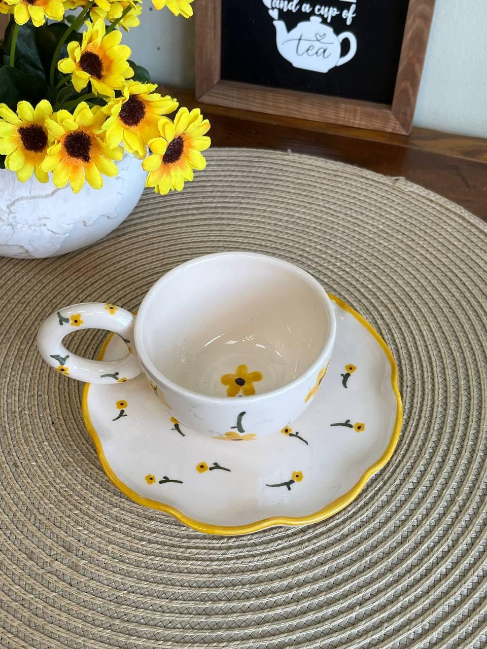 手作りの花柄陶器マグカップとソーサー、ユニークなティーセット 