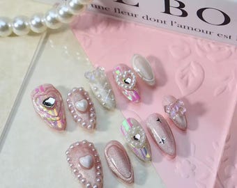 Kokette Perle Herz Drücken Sie auf die Nägel - Rosa Glitzer Süße Nägel mit Bögen und Strass, koreanische ästhetische handgemachte Valentinsnägel