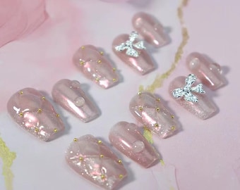 Rosa Perle Bogen Press-On-Nägel - 3D Kristall Bogen-Nägel, koreanische Jelly-Nägel, schimmernde rosa Press-Ons, elegante, niedliche Nägel, handgefertigte Brautnägel