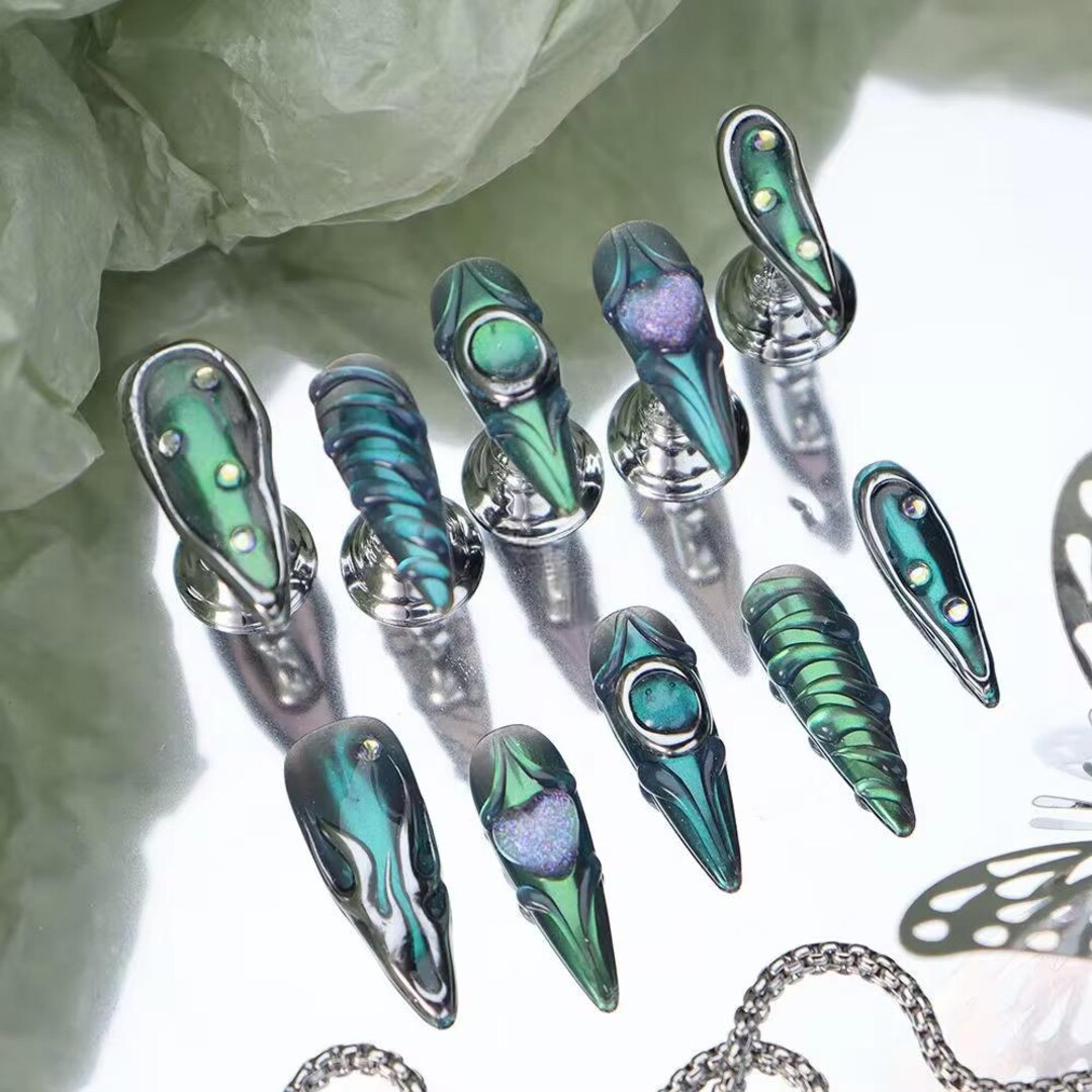 Aliencore Emerald Chrome Press on Nail | 3D Sculpted Iridescent Nail ...