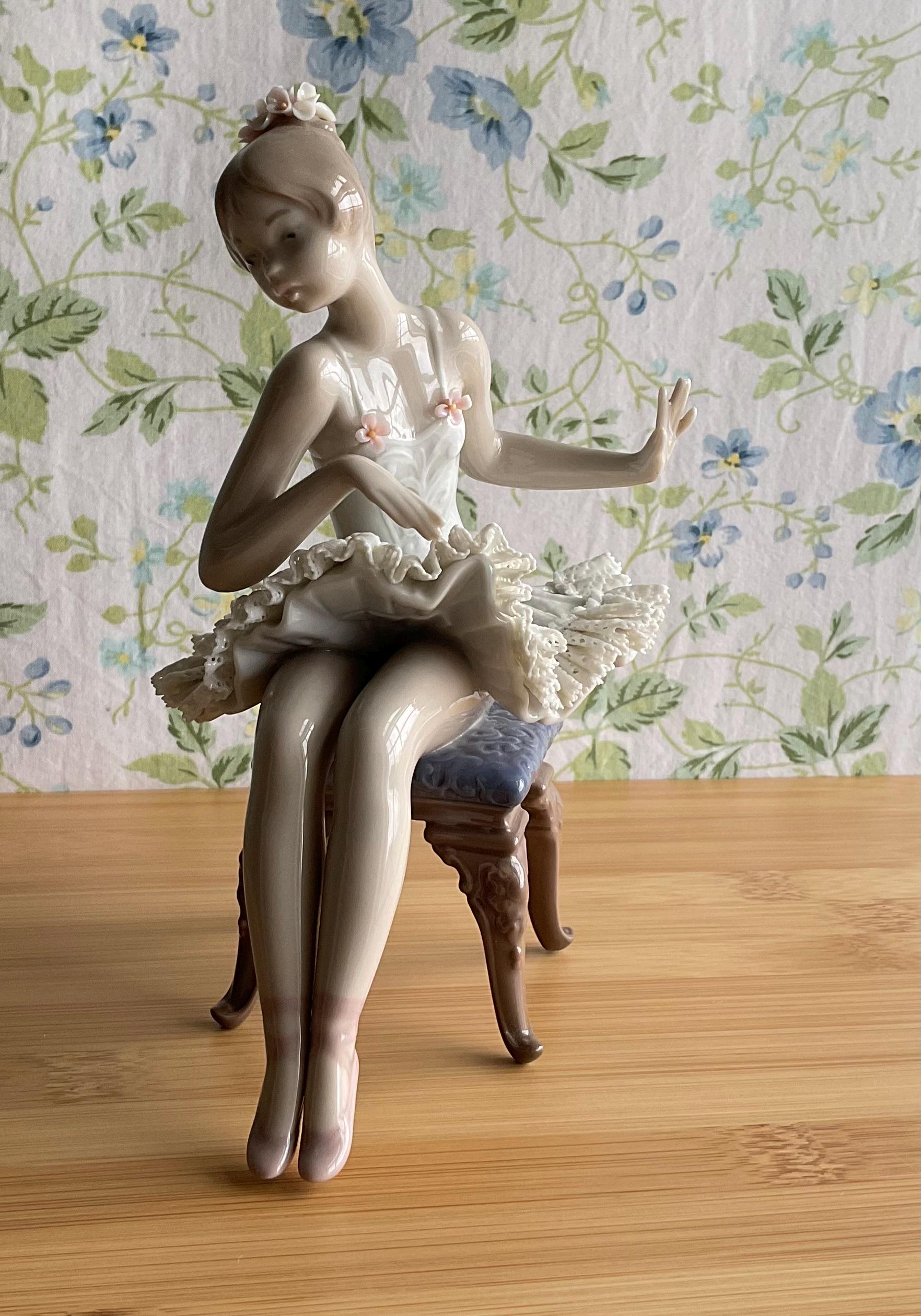 8151 LLADRO 絶版【美品】リヤドロ 花束を抱えて 三越伊勢丹オンラインストア | LLADRO/リヤドロ | 花束をあなたに 工芸品