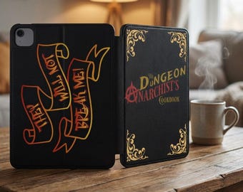 Funda para iPad Pro con el libro de cocina del anarquista de la mazmorra / Accesorio tecnológico para juegos de rol literarios DCC