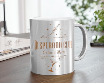 Taza metálica Desperado Club / Diseño de cóctel plateado o dorado directamente de Dungeon Crawler Carl para DungeonCrawlers. Ideal para explorar mazmorras.