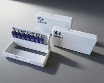 Estuche compacto para pilas AAA: con capacidad para 8 o 16 pilas.