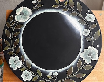 アクリルまたは油彩による新月の花柄春画 – 黒い植物の春の壁掛けアート