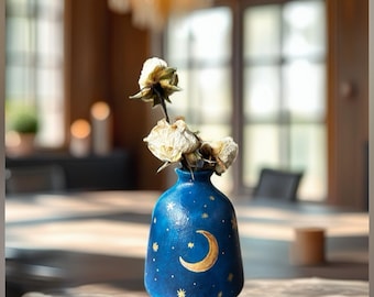 手描きの天体つぼみ花瓶 – 黄金の太陽と月の陶器装飾