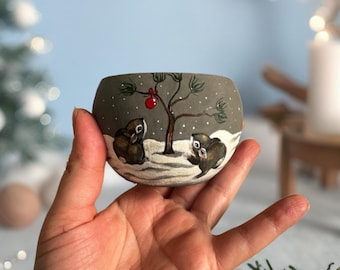 冬のうさぎが描かれた手描きのミニ陶器ボウル、排水口付き多肉植物プランター – 居心地の良いホリデーデコレーション