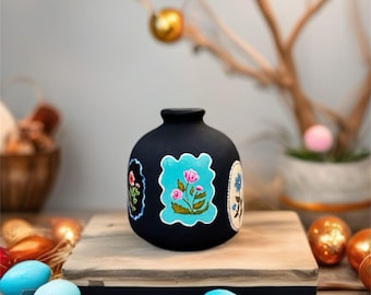 春の花柄セラミック製一輪挿し – 手描きで6つの小さな花が咲いているイラスト入り、イースターデコレーション