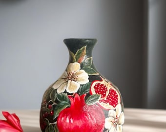 手描きのザクロのつぼみ型花瓶 – 陶器のフォークアート装飾、豊穣の象徴、春の装飾