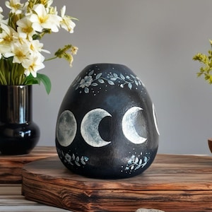 Hand Painted Moon Phases Ceramic Pot – Lunar Cycle Planter – Spiritual Gift for Plant Lovers
