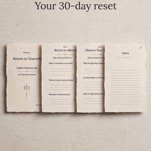 Könnte beinhalten: Ein Satz von vier cremefarbenen Papier-Journalseiten mit dem Text "Your 30-day reset". Die erste Seite lautet "30 Days to Return to Yourself" und "Guided Inner Journal". Die anderen Seiten haben Reflexionsaufforderungen.