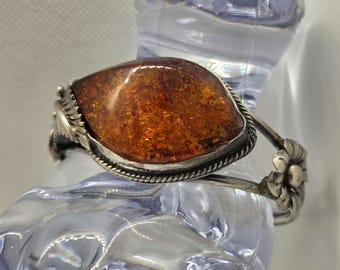 Pulsera vintage de plata de ley con ámbar báltico, firmada en 925, con piedra coñac grande.