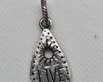 Charm Brighton "Live" - Coleção de Notas Aposentadas - Estrela Prateada em Formato de Lágrima