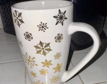 RARE! CALIFORNIA PANTRY Gold Snow Flakes 6 Inch Tall Travel Mug 2019