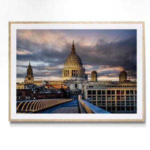 Catedral de San Pablo, Londres. Impresión del Puente del Milenio. Fotografía de un cielo espectacular.