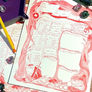 Op de afbeelding: Een rood en wit Dungeons & Dragons karakterblad met een drakenillustratie. Het blad bevat secties voor statistieken en vaardigheden. Een gele potlood en diverse dobbelstenen liggen verspreid.