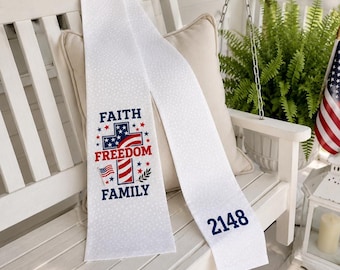 Banda decorativa con diseño de fe y libertad para la familia, lazo cruzado patriótico bordado, número de casa personalizado, decoración americana para el porche.
