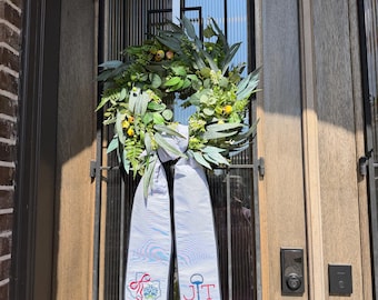 Guirnalda personalizada de flores de lupino azul de Texas, decoración bordada para la puerta principal, colgante de puerta con monograma o dirección, regalo para el hogar.