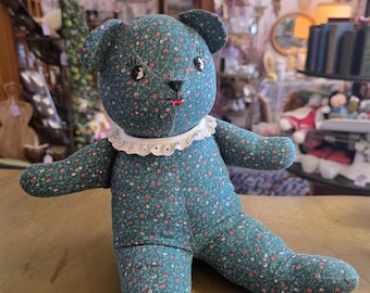 Urso adorável vintage costurado à mão