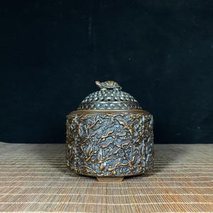 真鍮製百鶴香炉、亀のつまみ付き蓋付き香炉