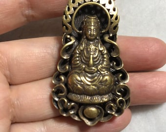 Colgante Guanyin de latón, amuleto budista de estilo vintage, 61,3 mm x 31 mm, amuleto de protección.