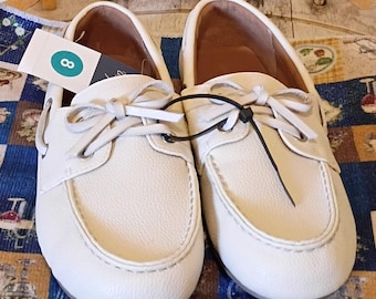 universal thread brand new women's loafers size 8 memory foam cream color