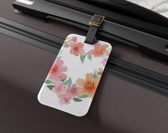 Etiqueta de equipaje con corona de flores y corazones, accesorio de viaje personalizado, bonito regalo para viajeros, etiqueta de equipaje con estampado floral, artículos esenciales para vacaciones.
