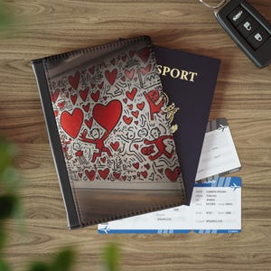 Custodia per passaporto Love in Spray per viaggiatori, regalo per avventurieri, accessorio da viaggio, San Valentino, attrezzatura da viaggio a tema amore