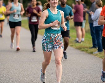 Szorty z elastanu z nadrukiem paisley i kwiatowym wzorem jaszczurki