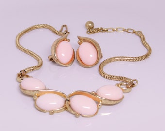 Trifari Pink Cabochon Gold Tone Necklace And Earrings Demi Parure Set