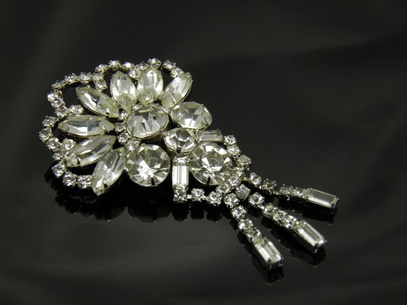 Stunningly Beautiful Vintage Rhinestone Brooch - image 1