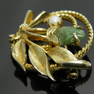 Vintage 1960&#39;s Sarah Coventry Jade Garden Brooch With Real Cultured Pearl And Jade Stone
