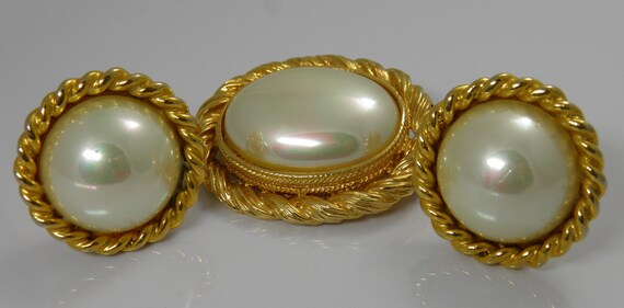 Vintage Carolee Baroque Pearl Brooch And Earrings - image 2