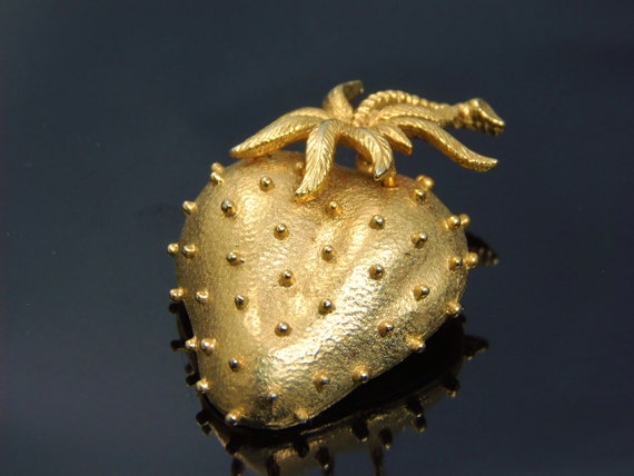 Vintage Gold Tone Strawberry Brooch Pin Signed D,