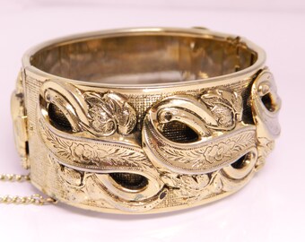 Vintage Gold Tone Repousse Baroque Wide Chunky Bracelet Unsigned Whiting Davis