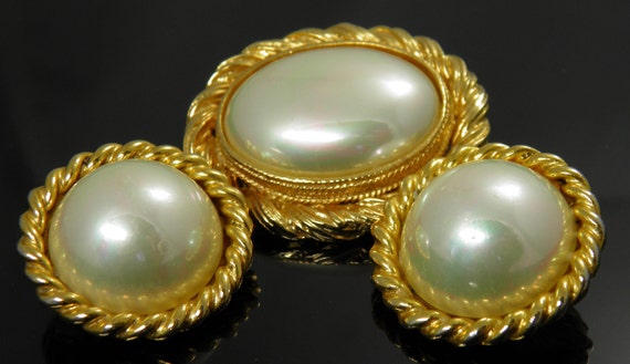 Vintage Carolee Baroque Pearl Brooch And Earrings - image 1