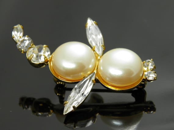 Vintage Baroque Pearl And Rhinestone Wasp Bee Pin… - image 1