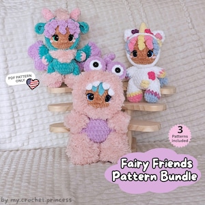 Könnte beinhalten: Drei gehäkelte Plüschpuppen, bestehend aus einem türkisfarbenen und violetten Drachen, einem rosa Monster mit großen Augen und einem weißen Einhorn. Der Text lautet PDF PATTERN ONLY, 3 Patterns included Fairy Friends Pattern Bundle by my.crochet.princess.