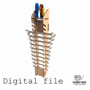 Peut inclure: Un organiseur d'outils en bois clair avec une variété de clés, tournevis et un mètre ruban. L'organisateur est en bois clair et comporte des fentes pour les outils. Le texte "Digital file" est en bas.