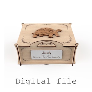 Puede incluir: Caja de madera con un diseño de tortuga en la parte superior. La caja tiene el nombre "Jack" y la frase "Forever In Our Hearts" en una pequeña placa. Las palabras "Digital file" están en la parte inferior.